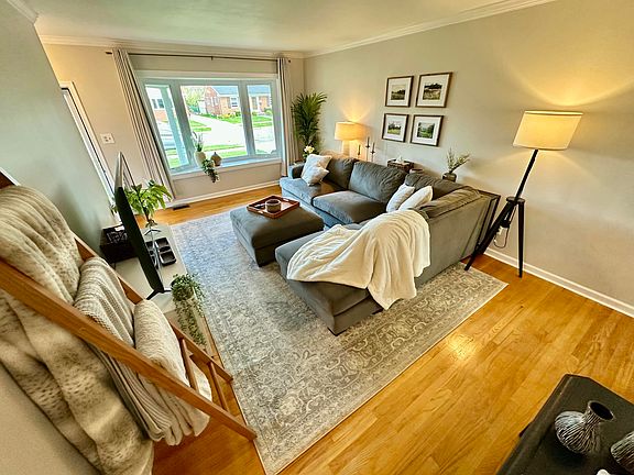 3rd image of 32711 Hees St