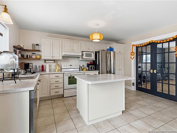 3rd image of 109 Stillwater Dr