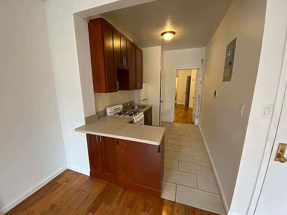 3rd image of 695 10th Ave APT 2FS