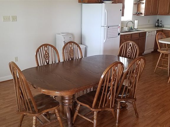 5th image of 221 Willow Ln