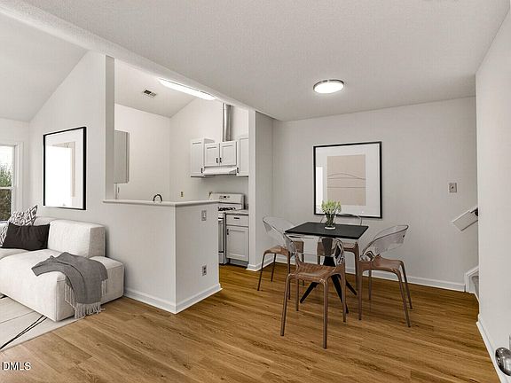 5th image of 509 Stratton Way