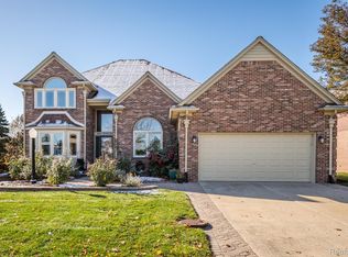 980 Norcross Dr, Rochester Hills, MI 48307