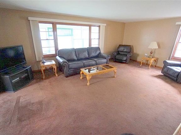 4th image of 174 Cantwell Dr