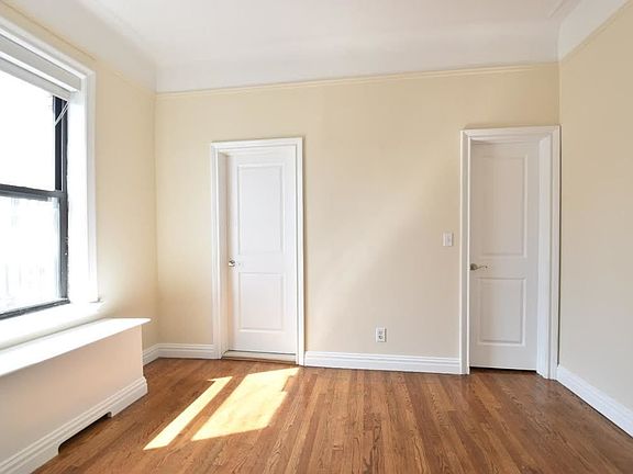 5th image of 2350 Broadway #609