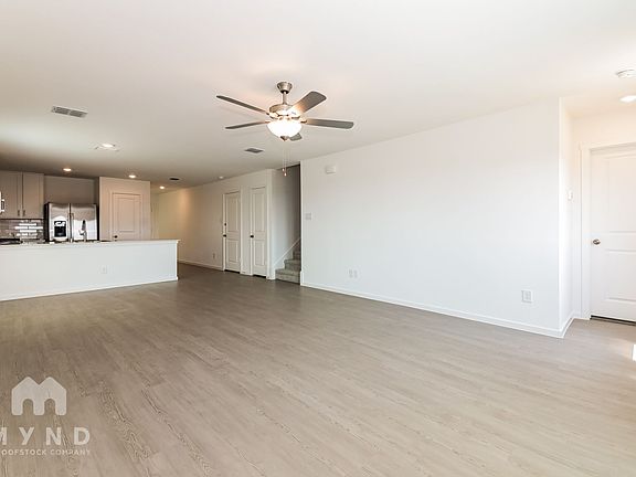 4th image of 2737 Mistwood Dr