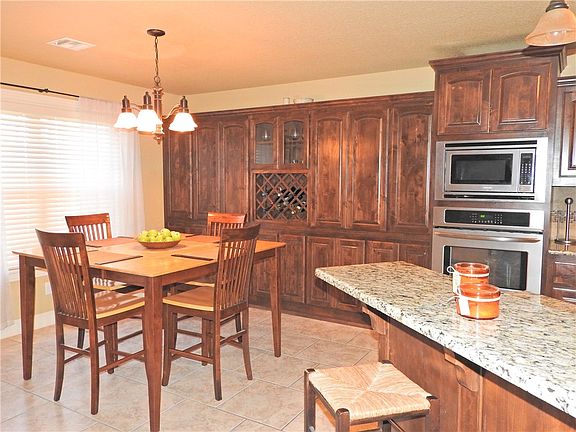 5th image of 19 Ravenglass Ln