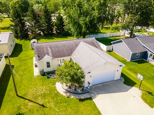 408 E Stocker St, Angola, IN 46703