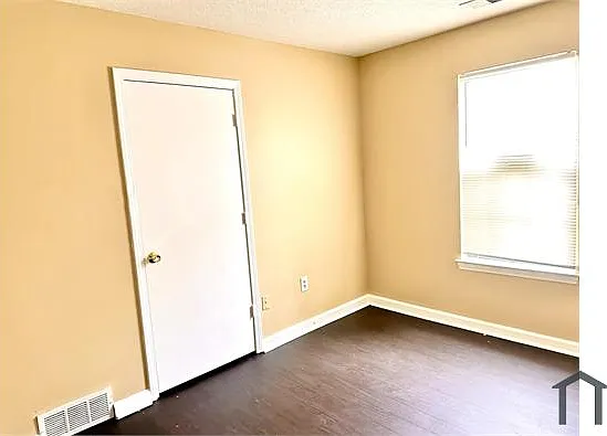 2509 Derbyshire Ave — Photo 9