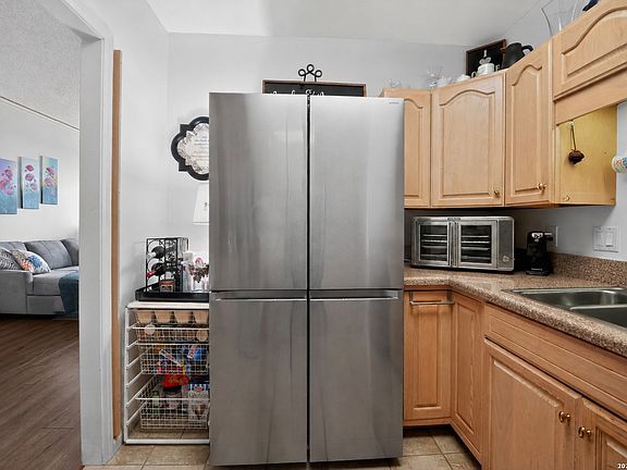 5th image of 1 TOWERS PARK LN #701