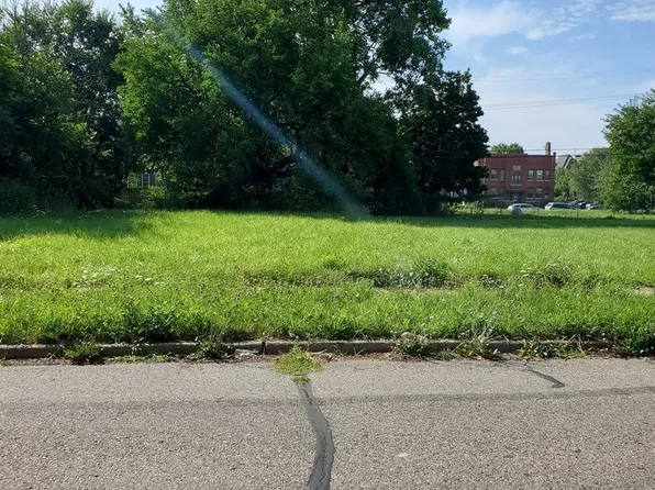 302 Mount Vernon Ave, Grosse Pointe Farms, MI 48236