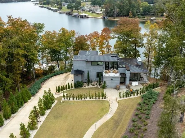 14938 Edgewater Dr, Northport, AL 35475