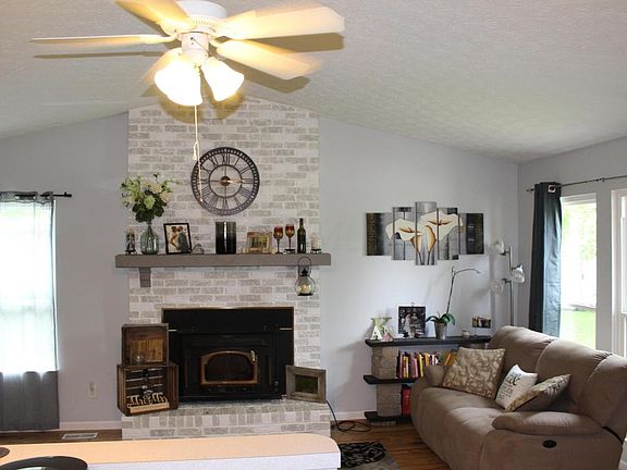 3rd image of 229 Leighway Dr