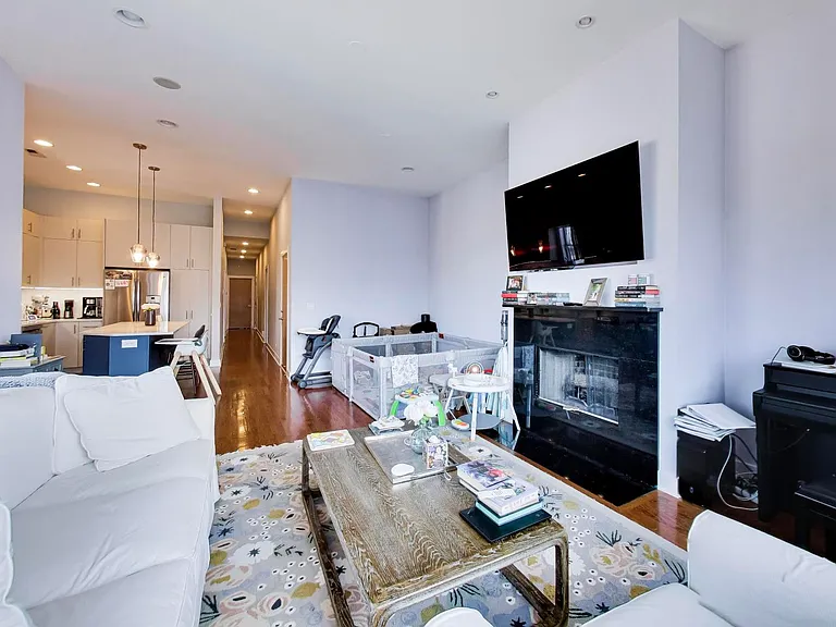2342 W North Ave #401 — Photo 4