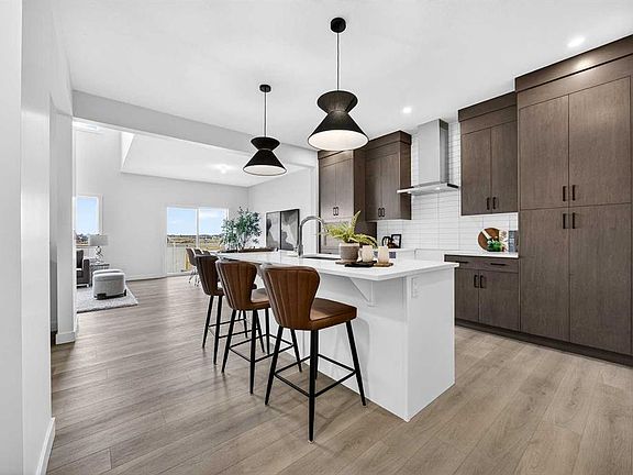 3rd image of 214 W Bayview Park SW
