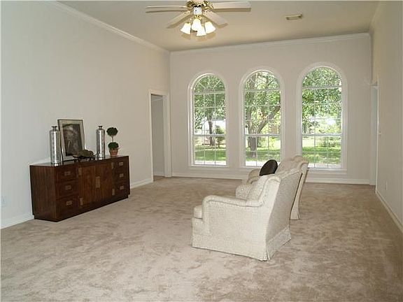 4th image of 8004 Yaupon Dr