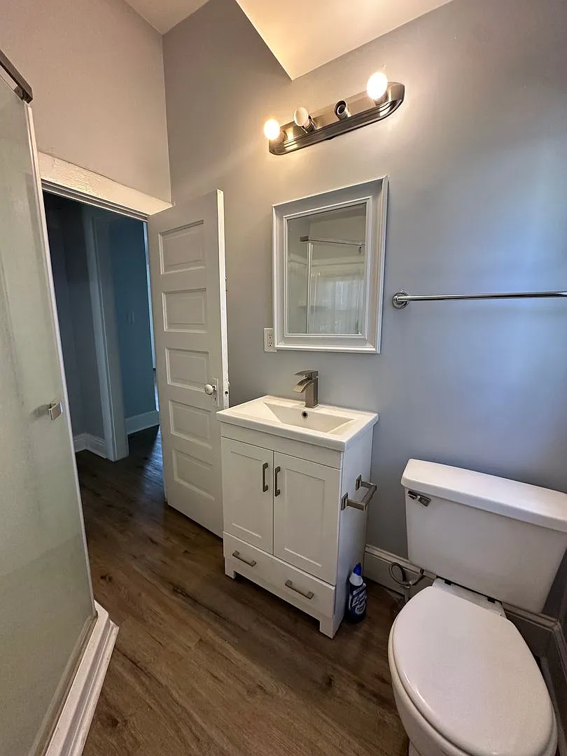 1201 Elizabeth St — Photo 3