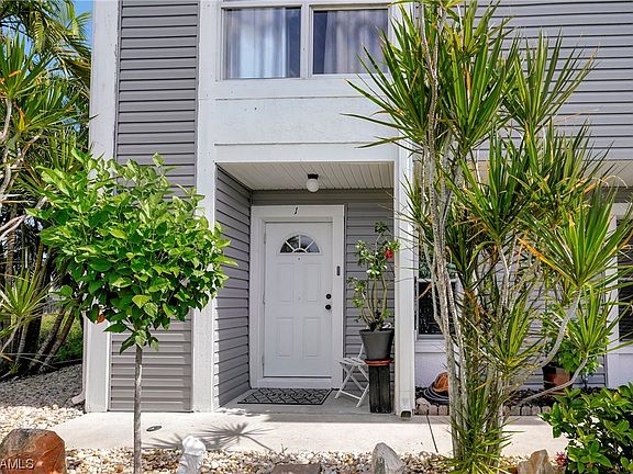 2nd image of 4641 SW Santa Barbara Pl APT 1