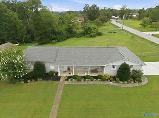 1405 Edgewood St NW, Hartselle, AL 35640