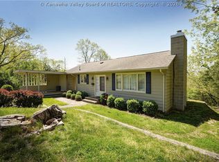 1523 Hilltop Dr, South Charleston, WV 25303