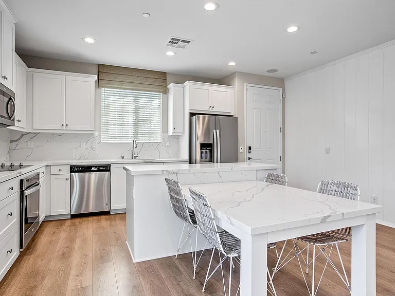 5605 Estrella Way — Photo 16