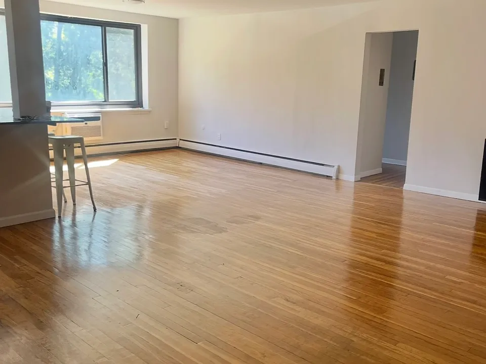 410 Irvington Ave #1B