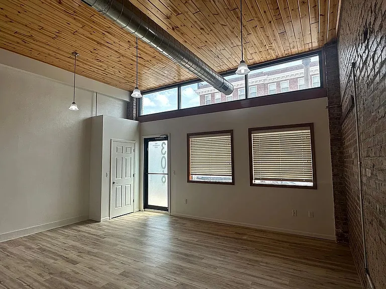 107 N Main St — Photo 2
