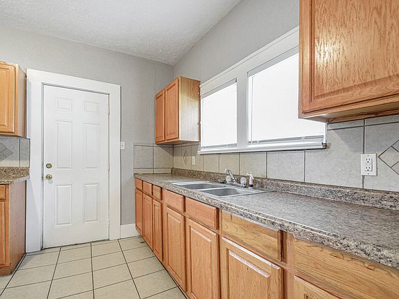 5th image of 220 Harrison St