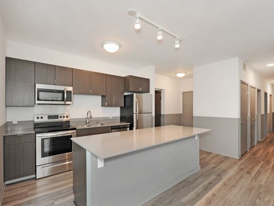 1st image of 617 10th Ave SE #202