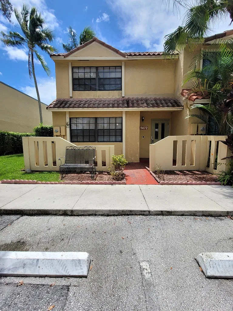3 bed, 2.5 bath, 1574 sqft, $2,850 — Photo 2