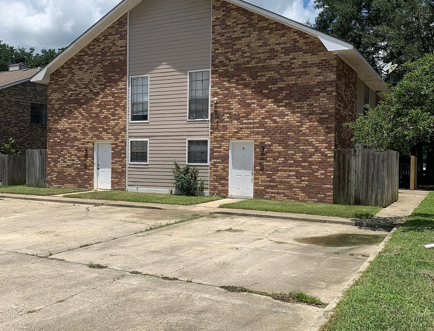 2 bed, 1.5 bath, 1098 sqft, $975 — Photo 1