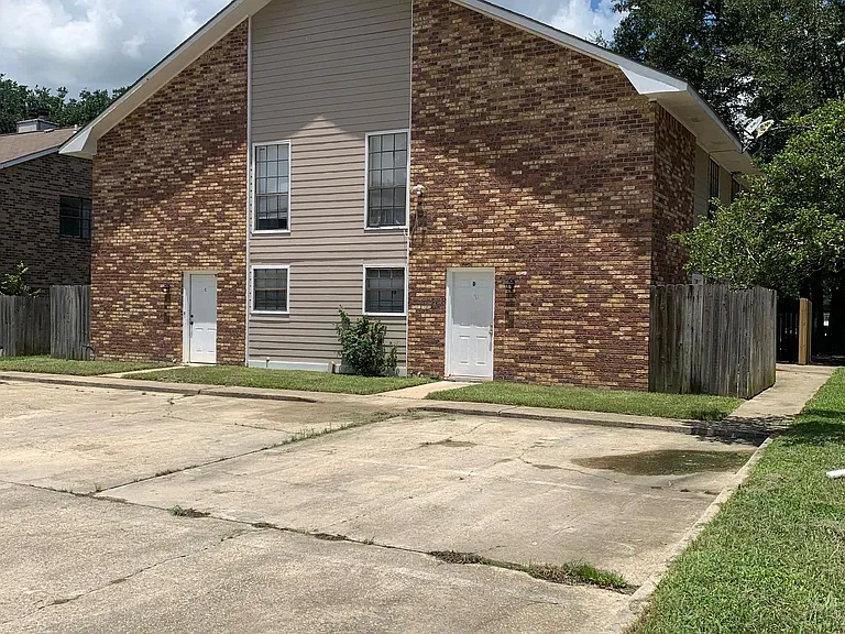 15874 S Sanderland Ave #B — Photo 1