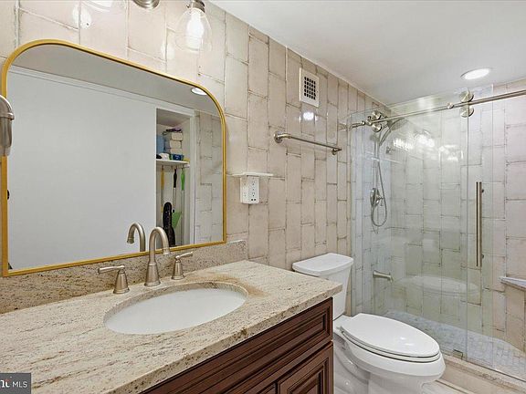 3rd image of 700 7th St SW APT 827