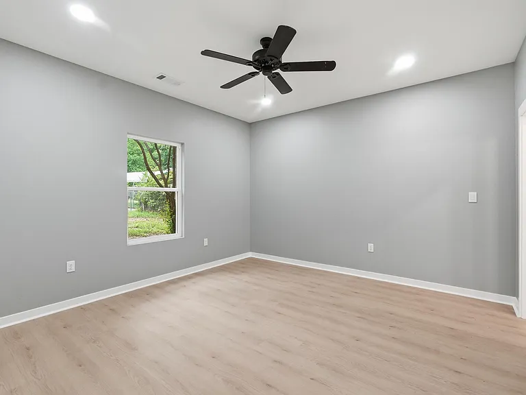 717 Burton St — Photo 18
