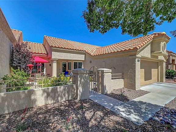 5th image of 2456 Desert Butte Dr