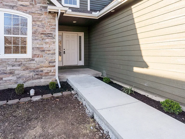 121 Hillside Dr — Photo 27