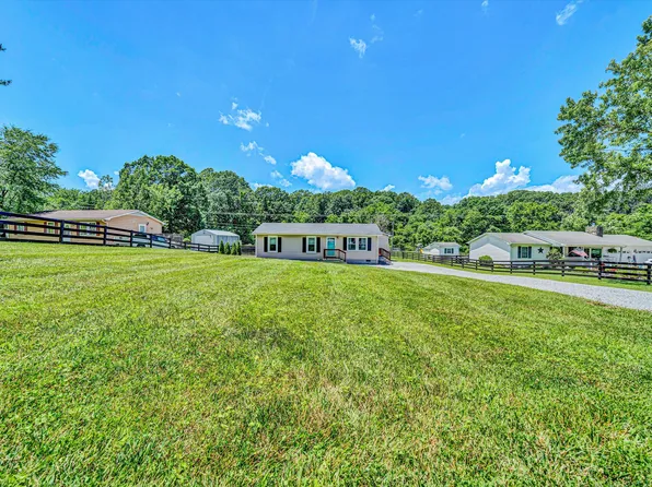 1967 Stoney Battery Rd, Troutville, VA 24175