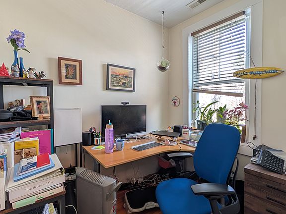 3rd image of 484 Franklin St #2
