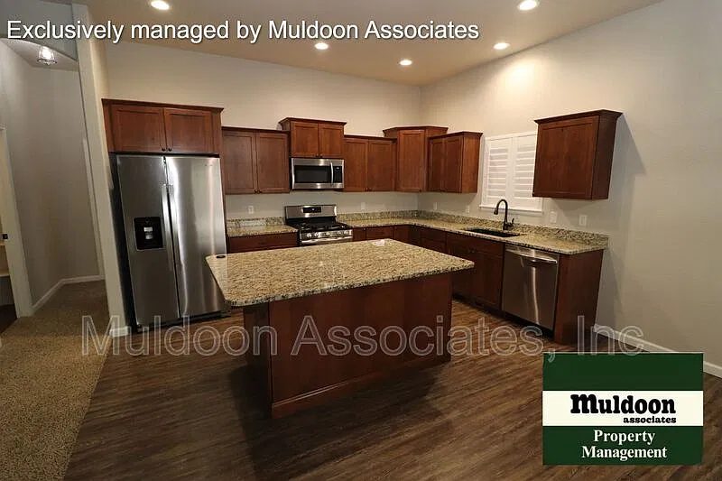 3 bed, 2.0 bath, 1789 sqft, $2,200 — Photo 4