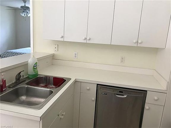 3rd image of 825 NE 9th St