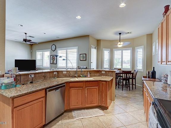 5th image of 43281 W Bunker Dr