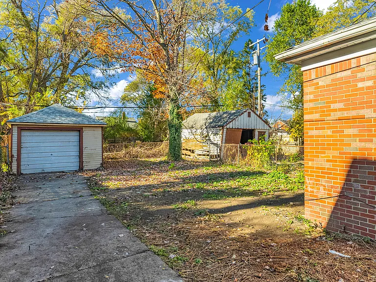 9503 Lakepointe St — Photo 28