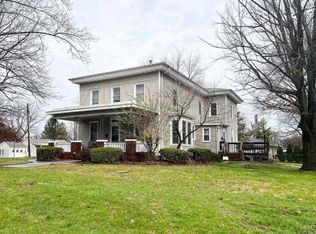 107 W Hill St #D, Eureka, IL 61530