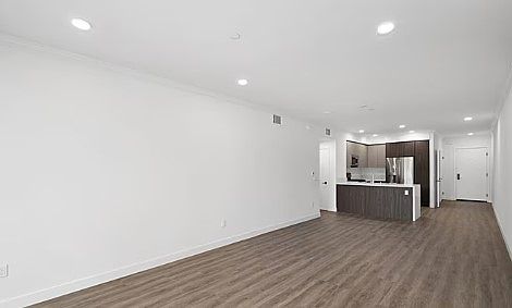 5th image of 6144 Whitsett Ave #102