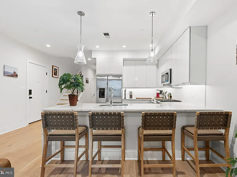 1722 W Virginia Ave NE #2 — Photo 8