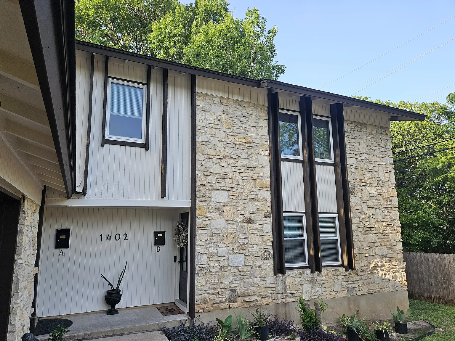 2 bed, 1.5 bath, 950 sqft, $1,600 — Photo 1