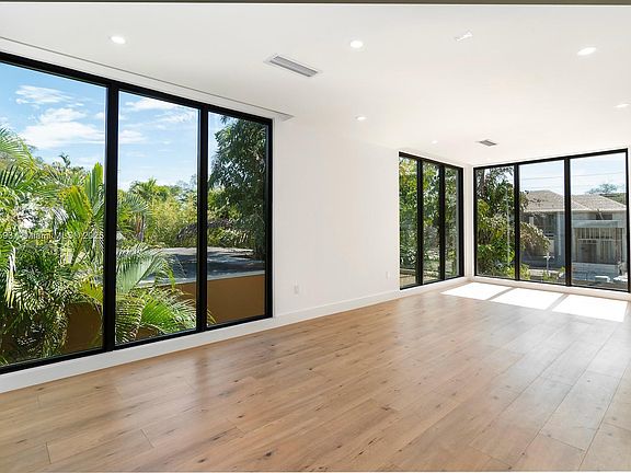 4th image of 1639 E Broward Blvd