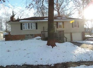 1100 SW Skyline Dr, Blue Springs, MO 64015