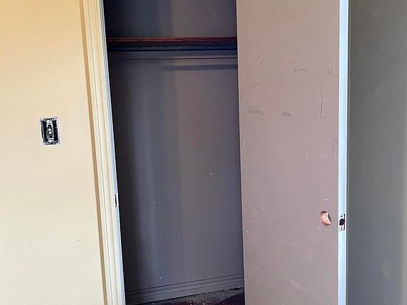 4th image of 321 S Grand Ave