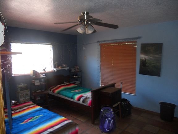 5th image of 327 Beach Ave