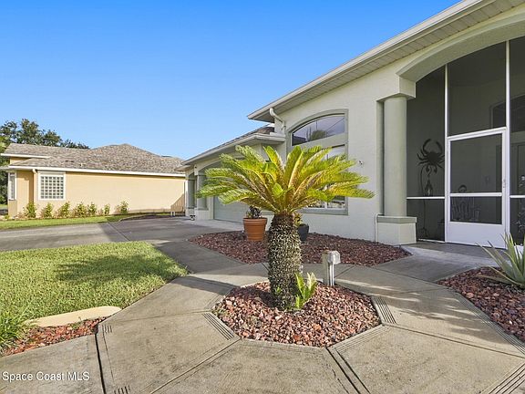 5th image of 1275 Starling Way